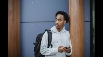 Unhoused man poses as student in Atlanta school to seek help.
