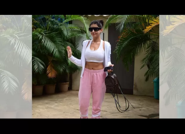 Nora Fatehi boosts her look with an expensive mini backpack (photos included).