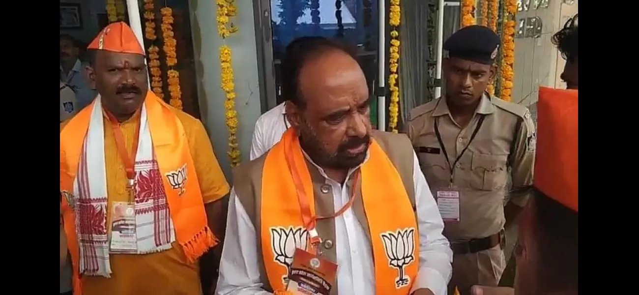 Chaos erupts at Gwalior's Atal Auditorium prior to Amit Shah's visit as BJP Minister Gopal Bhargav is denied entry.
