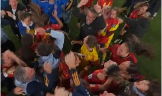 Players snubbed coach Jorge Vilda during World Cup final celebrations.