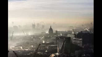 Monitor air pollution levels in your London area as ULEZ expands.
