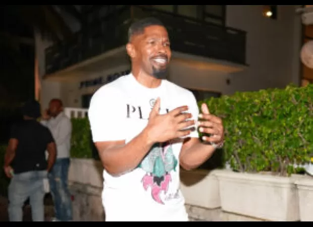 Jamie Foxx & family enjoy Mexico after health scare, making the most of vacay season.