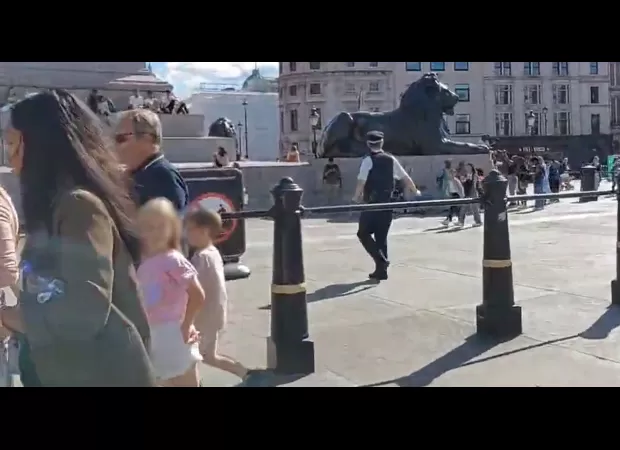 Trafalgar Square shut down while police investigate an ongoing event.