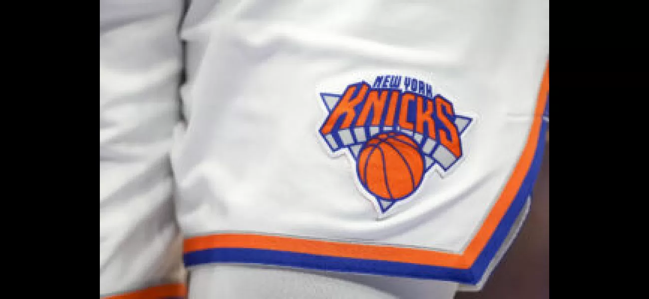 NY Knicks suing former employee and Toronto Raptors for allegedly taking confidential info without permission.