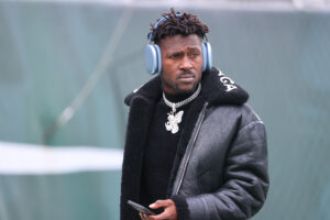 Antonio Brown was arrested again due to a warrant issued for non-payment of child support.