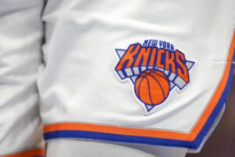 NY Knicks suing former employee and Toronto Raptors for allegedly taking confidential info without permission.