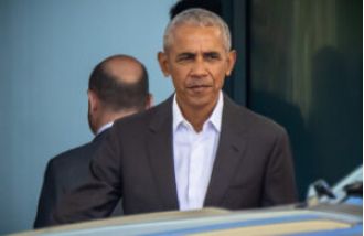 Chef of Obama family died in an accident, not from an illness.