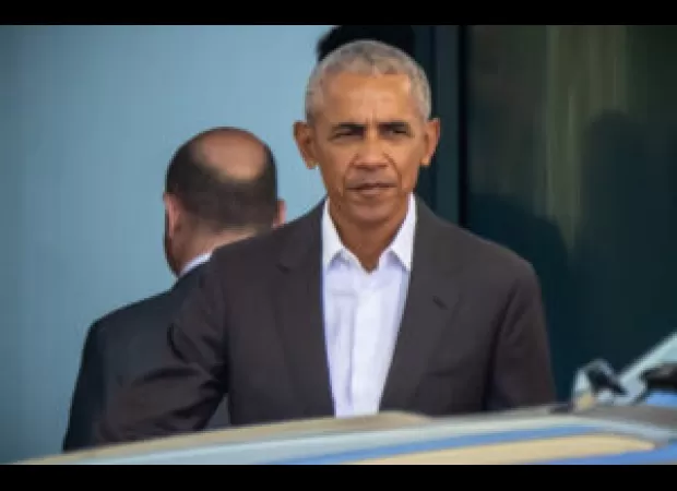 Chef of Obama family died in an accident, not from an illness.