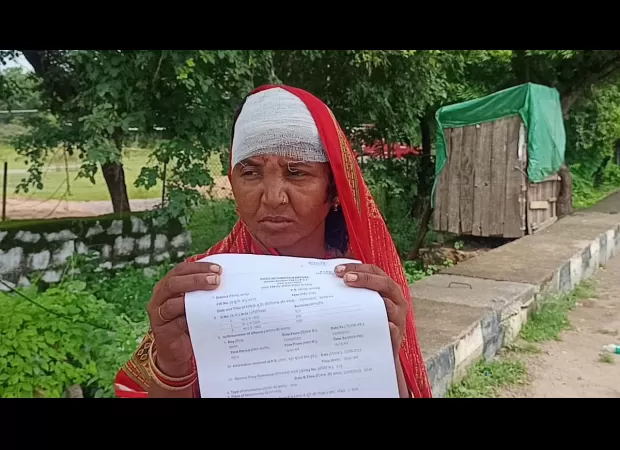 Woman brutally attacked for not wearing a veil in a village near Chhatarpur, India.