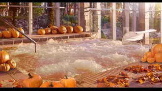 You can relax in a PSL-infused hot tub at this pumpkin spice-themed spa experience.