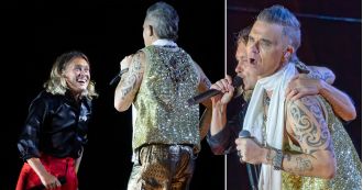 Robbie and Mark reunite on stage for the first time in 12 years.