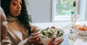 Fresh Green promotes healthy living by providing delicious salads one at a time.