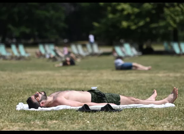 Warm air from the Iberian Peninsula will bring an end to the rainy Bank Holiday weekend.