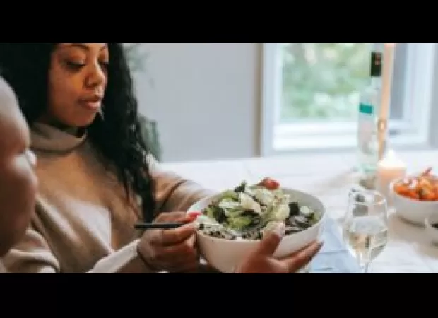 Fresh Green promotes healthy living by providing delicious salads one at a time.