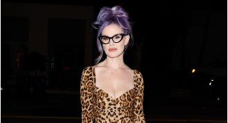 Kelly looks amazing 9 months after having her first child.