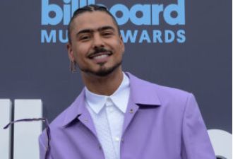 Quincy Brown pays tribute to his late mom, Kim Porter, with throwback photos and a message: 
