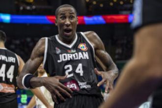 Rondae Hollis-Jefferson brings Kobe Bryant's legacy to the 2019 FIBA World Cup with his jersey number and shoes.