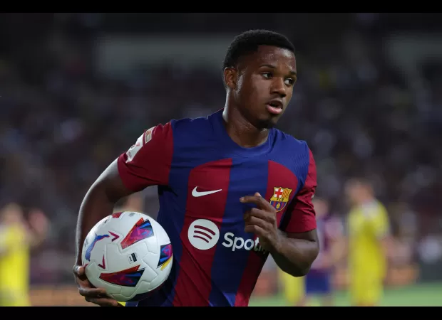 Ansu Fati contemplates a late transfer after receiving offers from Chelsea and Tottenham.