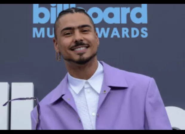 Quincy Brown pays tribute to his late mom, Kim Porter, with throwback photos and a message: 