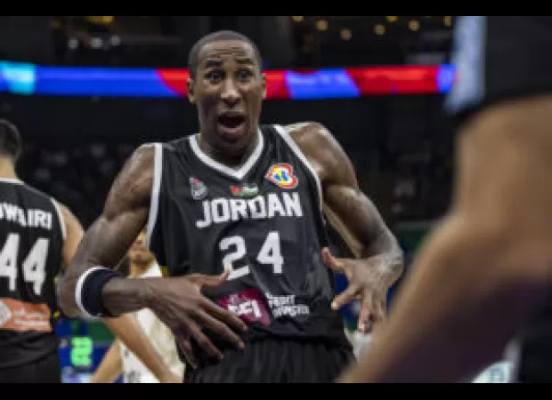 Rondae Hollis-Jefferson brings Kobe Bryant's legacy to the 2019 FIBA World Cup with his jersey number and shoes.