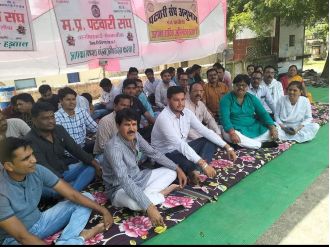 Patwaris in Madhya Pradesh agitate, submit memo; receive support from Congress.