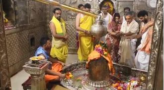 Defence and RBI officials visited Ujjain's Mahakaleshwar Temple in Madhya Pradesh.