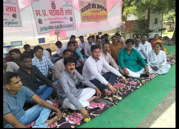 Patwaris in Madhya Pradesh agitate, submit memo; receive support from Congress.