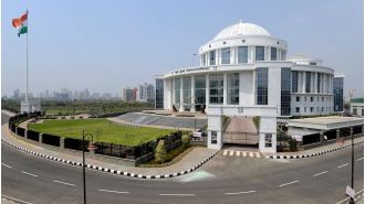 NMMC employees unhappy w/ permanent appointment of Deputy Commissioner, voicing discontent.