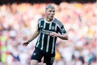 Gary Neville praises Rasmus Hojlund's Man United debut, admits he has a problem.