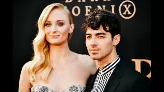 Joe Jonas wears wedding ring again, confusing fans after taking it off amid reports of a split from Sophie Turner.