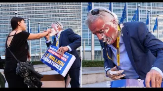 Ryanair CEO praised by protesters after getting pied in the face.