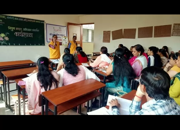 118 teachers & principals honored with awards by Delhi Gov for outstanding work in education.