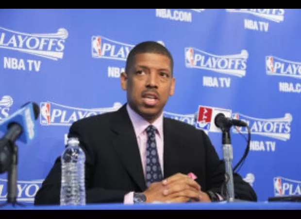 Kevin Johnson, former NBA player & Sac mayor, opened a restaurant to serve soul food & fight hunger.