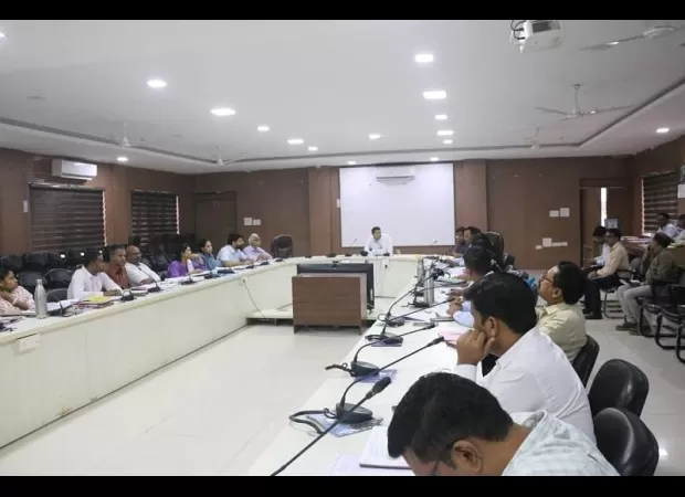 Revenue courts in Madhya Pradesh should start functioning after the model code of conduct is in place, says Narmadapuram Collector.