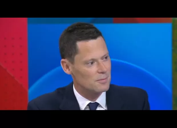 40 prisoners transferred from Wandsworth jail after one inmate escaped.