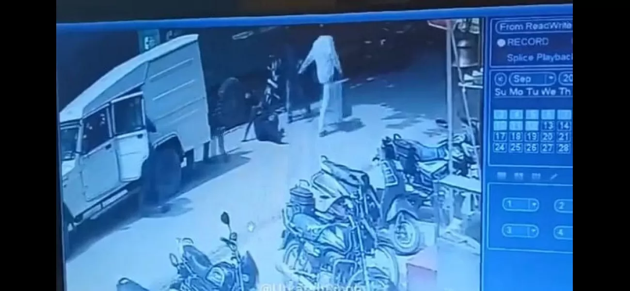 Armed men on motorbikes looted ₹22 lakh from Axis Bank cash van, guard killed in firing.