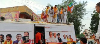 Rajkumar Mev faces opposition from party workers in his Jan Aashirwad Yatra in Mandleshwar, Madhya Pradesh.
