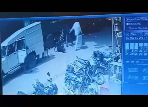 Armed men on motorbikes looted ₹22 lakh from Axis Bank cash van, guard killed in firing.