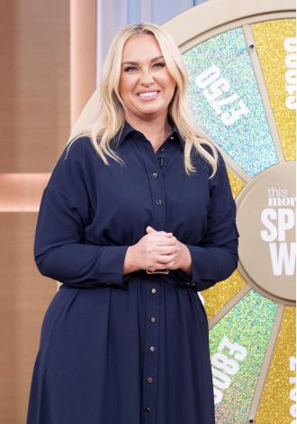 Davina reveals Josie's secret crush, leaving Josie exposed.