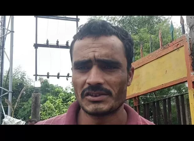 Farmer in Madhya Pradesh climbs mobile tower to demand justice for his daughter's injustice in Sehore.