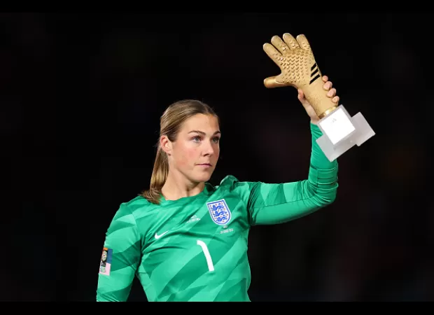 Mary Earps promises to keep fighting Nike to offer England replica shirts.