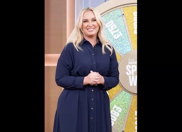 Davina reveals Josie's secret crush, leaving Josie exposed.