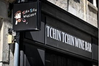 Find people who ate at French restaurant after death from botulism - urgent appeal.