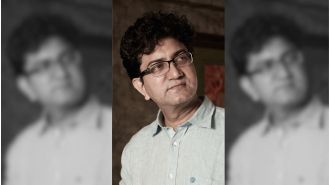 Prasoon Joshi's 8 thoughtful quotes on life, love and courage to mark his birthday.