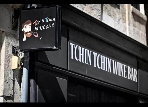 Find people who ate at French restaurant after death from botulism - urgent appeal.