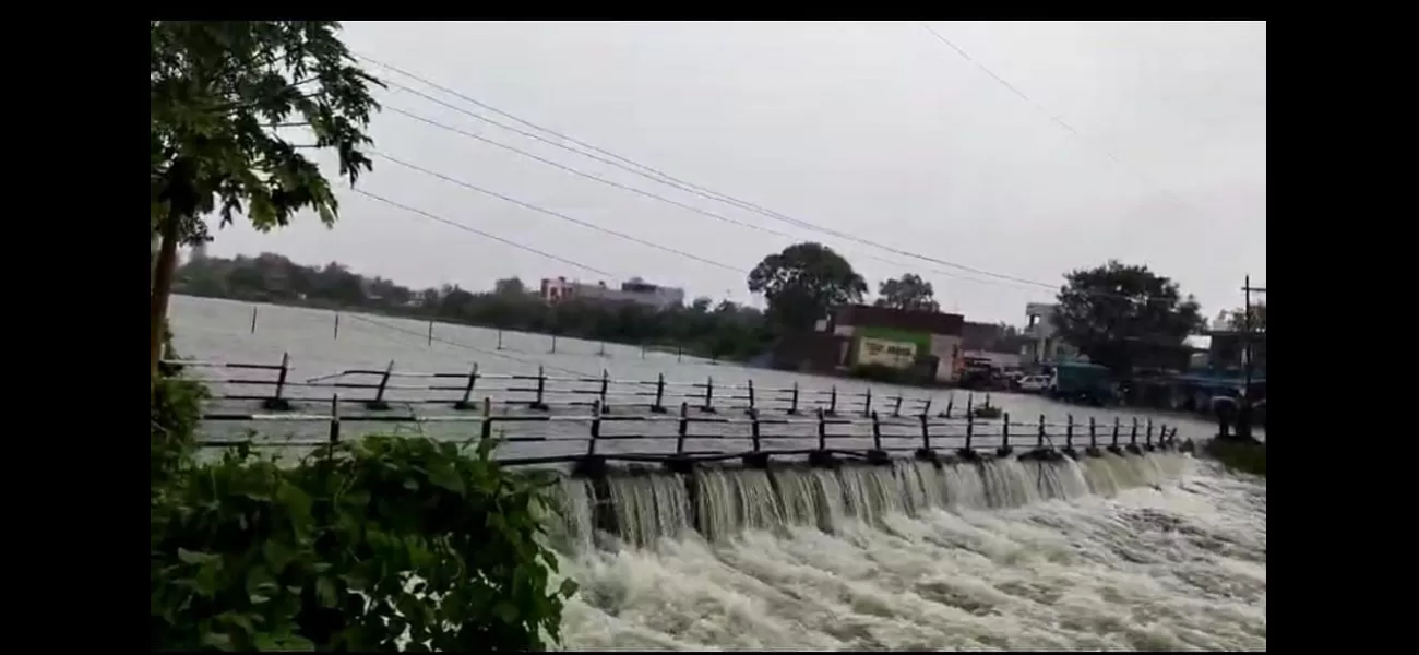 Heavy rains in Madhya Pradesh block Mangod-Manawar road.