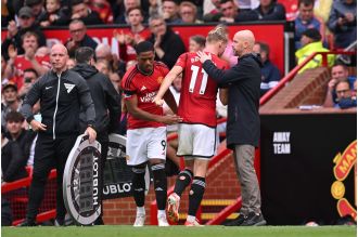 Fans of Man U jeered Ten Hag for taking out Hojlund in their match against Brighton.