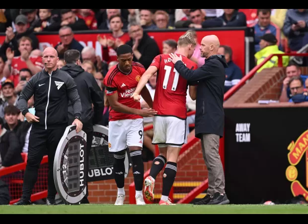 Fans of Man U jeered Ten Hag for taking out Hojlund in their match against Brighton.