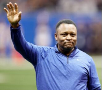 The Detroit Lions have unveiled a bronze statue honoring NFL legend Barry Sanders.