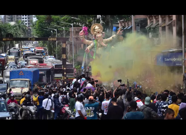 BMC enforces action against illegal posters/banners for Ganesh Chaturthi 2023 with ward officers and complaint hotlines.